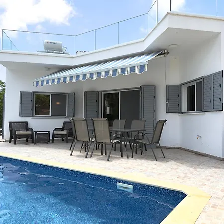Leo's Paradise Family Away From With Large Pool 别墅 佩亚