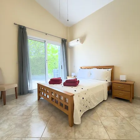 Leo's Paradise Family Away From With Large Pool *