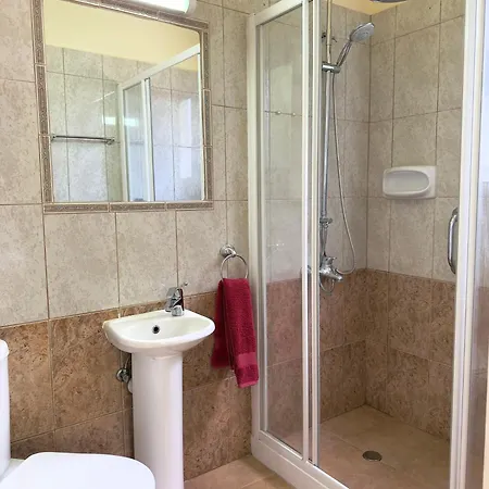 Leo's Paradise Family Away From With Large Pool Peyia